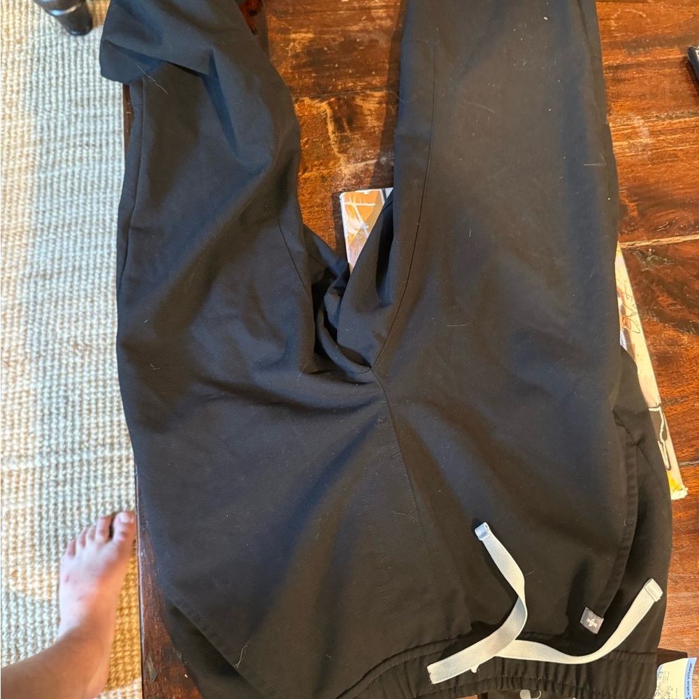Men’s Figs Black Jogger Pants xs tall
